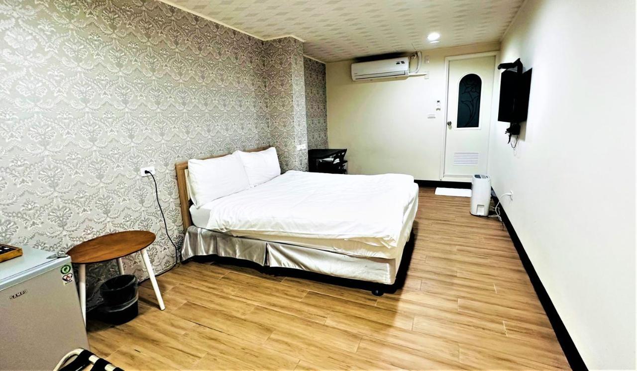 Shining House Apartment Tainan Bagian luar foto